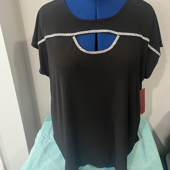 love scarlett Tops - Love Scarlett Black with Rhinestone Short Sleeve  Top- Size 1X- NWT